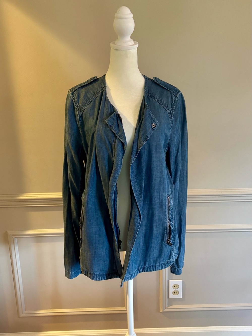 GAP Women's Indigo Denim Jacket with Zip Pockets